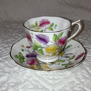 Royal Albert fine bone china teacup & saucer, flower of the month chrysanthemum